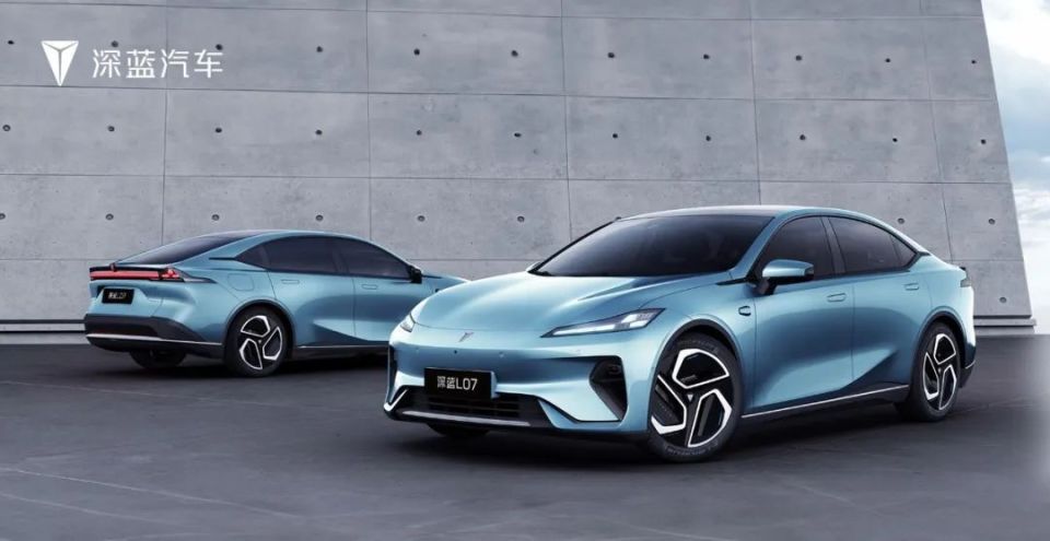 理想汽车再现"亏损";全新一代宝马x3现身国内;全新奥迪a4l谍照;小鹏