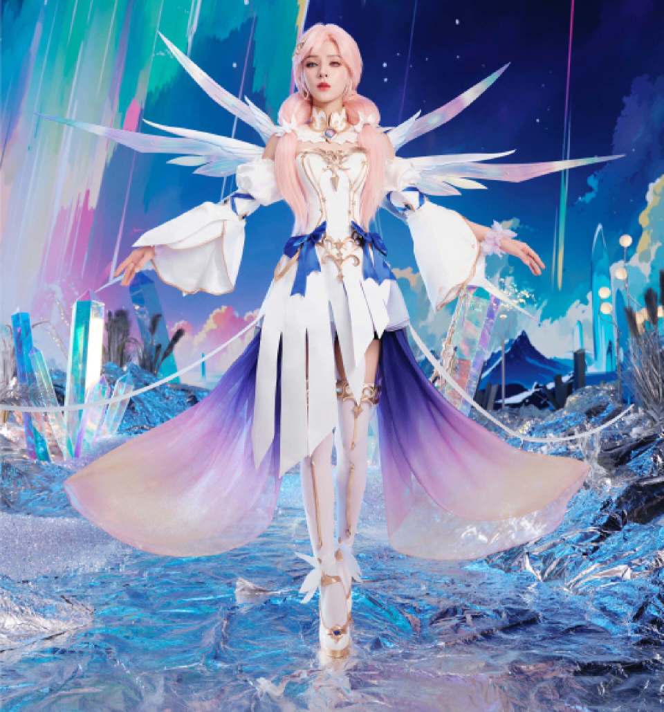 张予曦cos新造型绝美,粉发异瞳超好看,下次可以cos虞姬,超适合