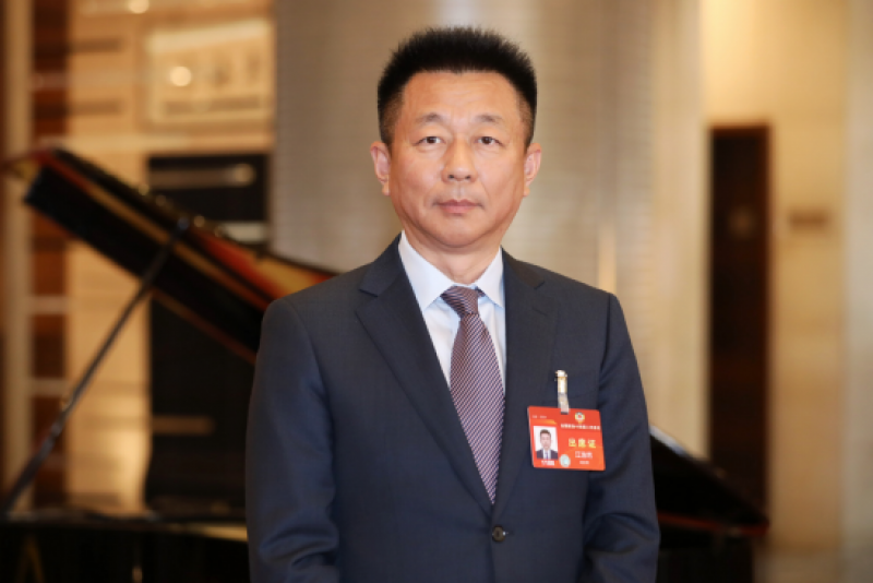 全国政协委员江浩然创新消费信贷免息券降低消费者即时支付压力两会