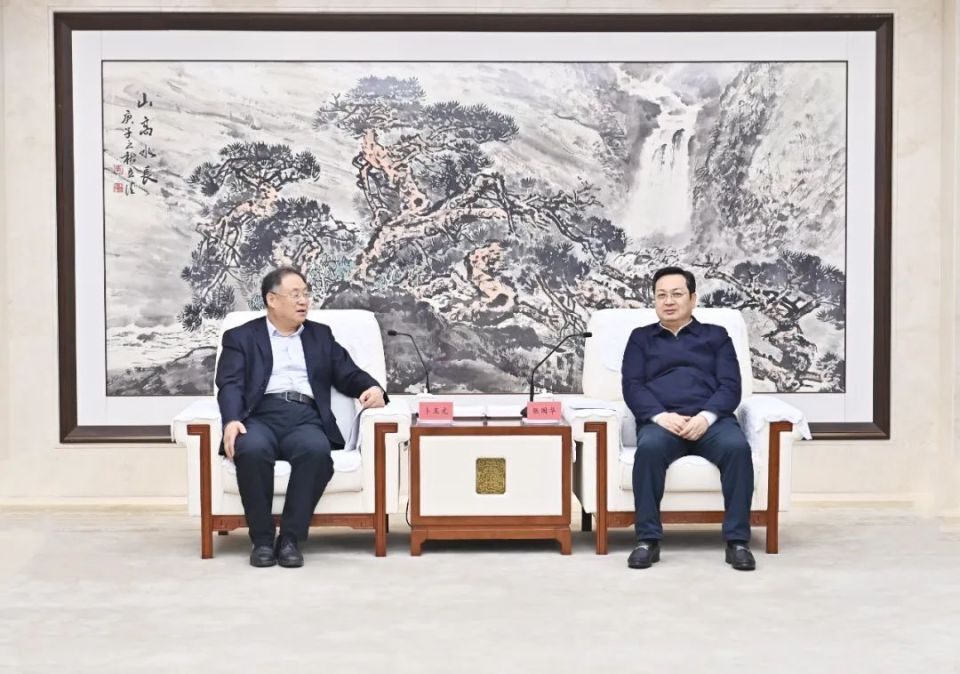张国华与中智集团党委书记、董事长卜玉龙一行举行工作座谈