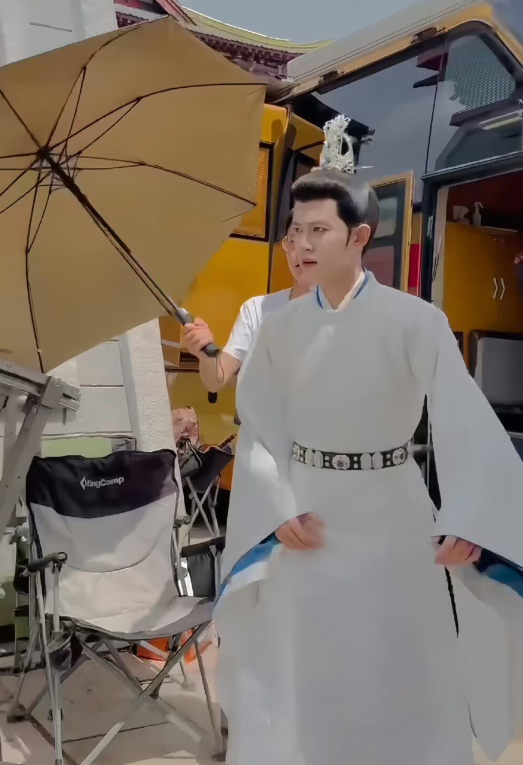 任嘉伦新剧开机,好似小南辰王活了过来,李兰迪也好灵动-腾讯新闻