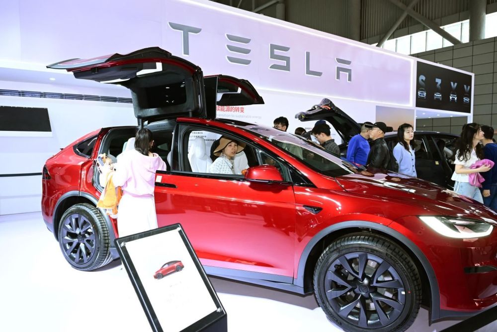 特斯拉"特别"阵容亮相安徽车展 model x烈焰红实车首秀_腾讯新闻