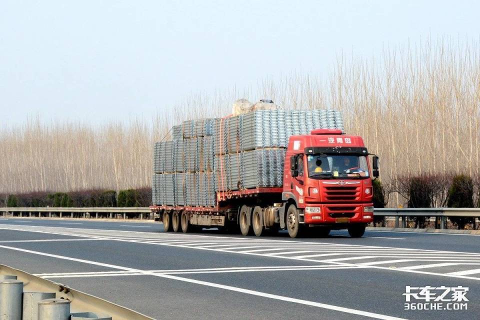 本该消失的17.5米大板车为何屡禁不止?