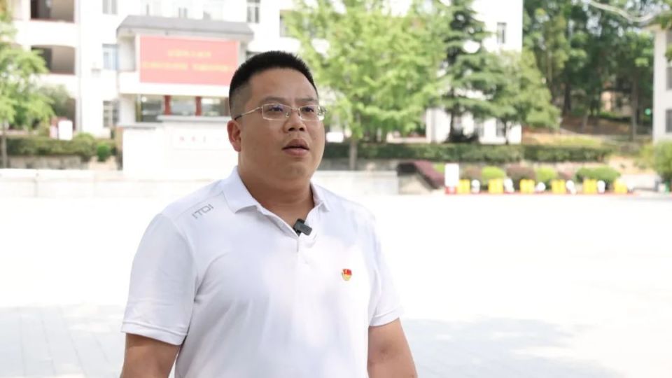 郴州综合职业中专学校党委委员,副校长 王永智:我们原来的思政教育课