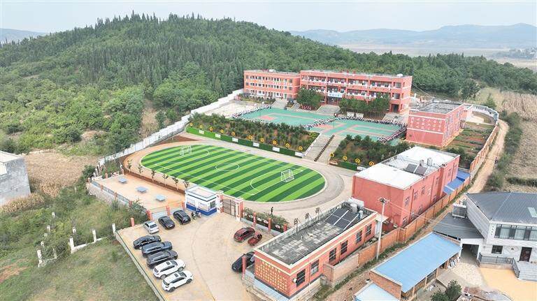 升级改造后的沾益区炎方乡麦地小学.