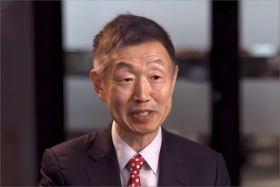 他,人狠,钱多,胆子也大!