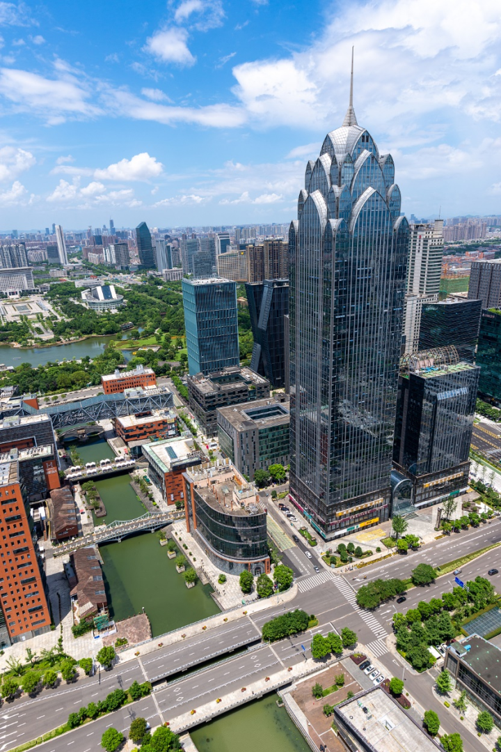 龙湖智创生活服务宁波商会大厦事实上,作为首屈一指的城市开发运营商