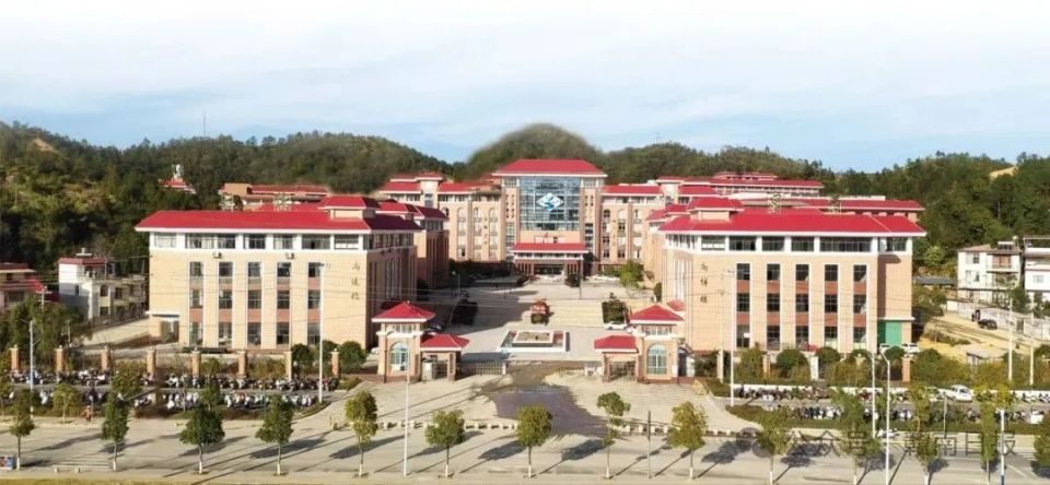 786月7日,小编了解到, 根据相关文件精神,赣州卫生学校从赣南卫生