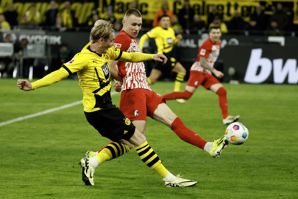 足球——德甲:多特蒙德胜弗赖堡