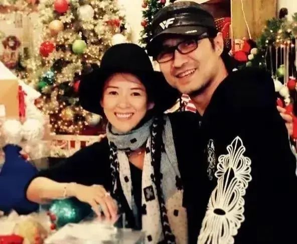 汪峰官宣新恋情，新女友小自己21岁，网友评价让我笑了2个小时_腾讯新闻