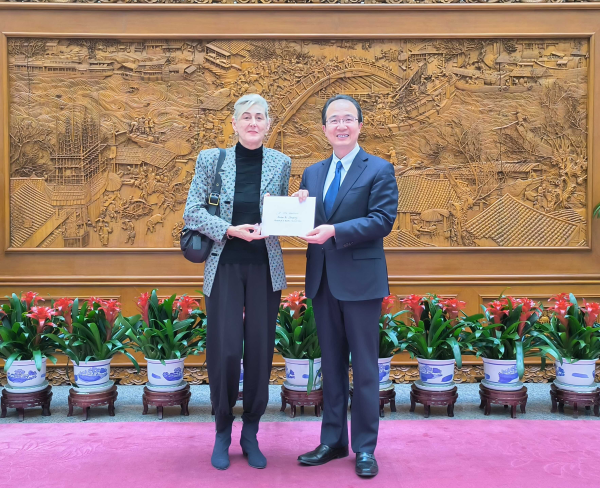 外交部礼宾司司长洪磊分别接受格鲁吉亚西班牙新任驻华大使递交国书