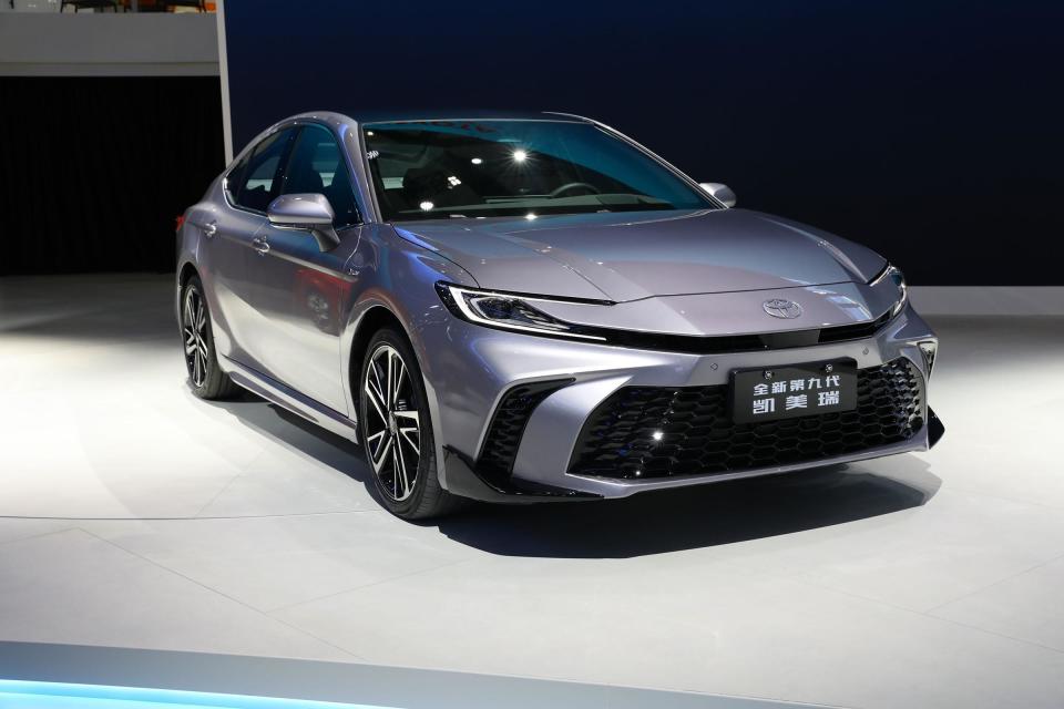 采用全新设计保留纯燃油动力全新丰田凯美瑞广州车展正式亮相
