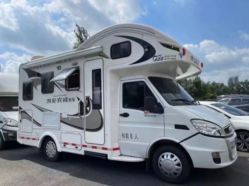 【二手房车】18年宇通侧拓展依维柯房车特价出售