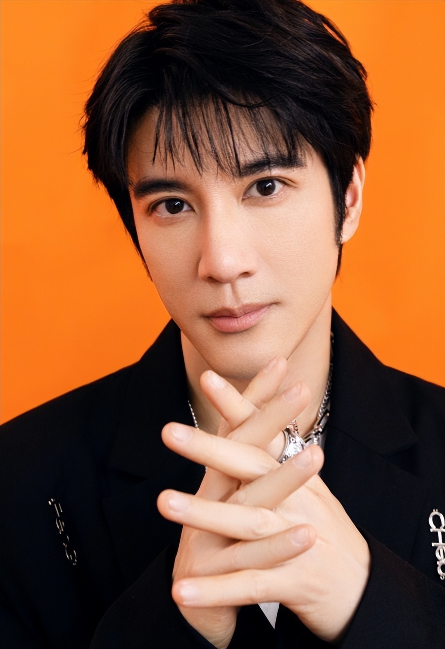 王力宏晒与哥哥王力德合影,称为博士哥哥感到骄傲,曾透露"我是我们家