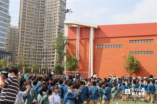 盘龙区明通小学丰源校区开启科技嘉年华