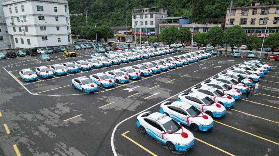 助力绿色交通,恩施鹤峰新添50辆纯电出租车