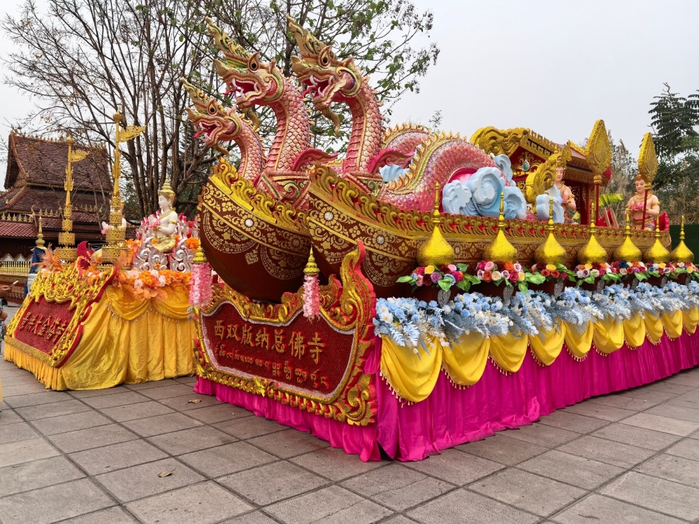 图/九派新闻 马婕盈九派新闻:今年制作花车的工期有多长?