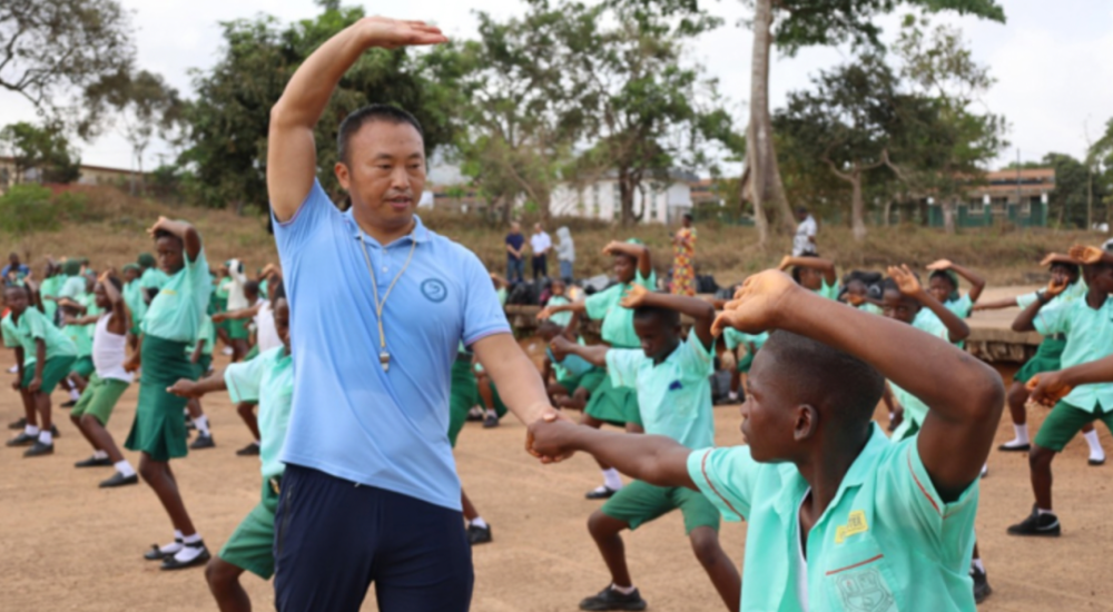 回应来了;荥阳通报"男孩骑马被拖行"事件;铁路12306:未授权第三方平台