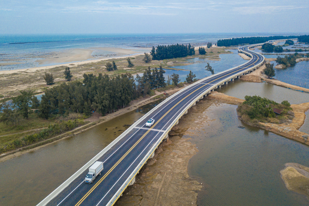 天空之眼瞰海南环岛旅游公路:串起碧海蓝湾