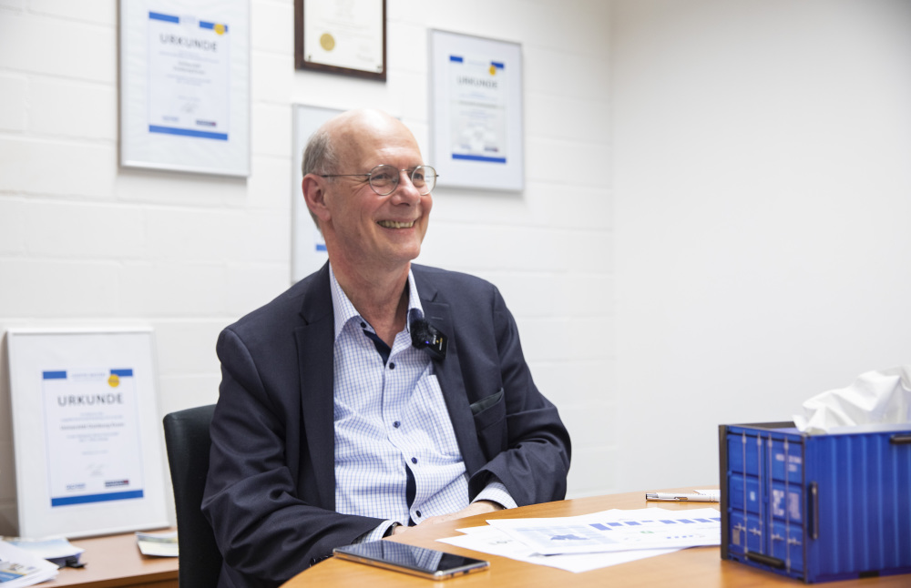 3月27日,德国杜伊斯堡-埃森大学交通与物流系主任贝恩德·诺合在