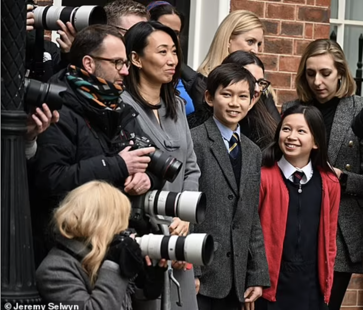 英财政大臣提交预算案，小12岁中国妻子罕见带2娃亮相，引关注中国人民解放军海军陆战队2023已更新(微博/腾讯)中国人民解放军海军陆战队