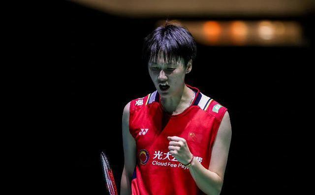 陈雨菲告急,何冰娇21-16,终结4连败,会师世界冠军?