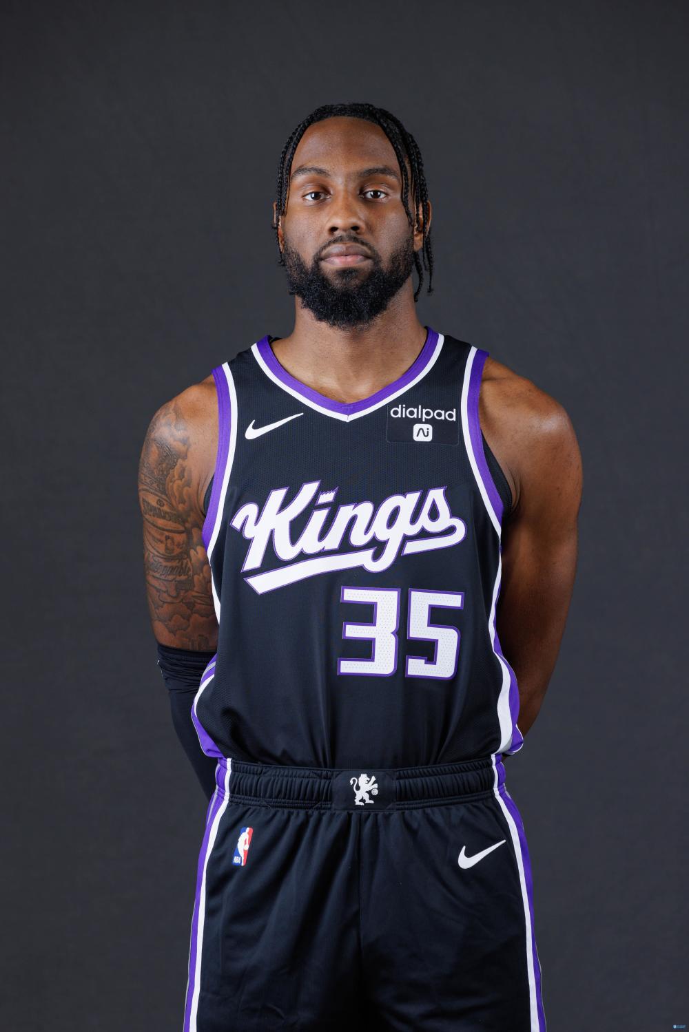 2022-23赛季,诺威尔在森林狼场均能得到10.8分2.6篮板2助攻.