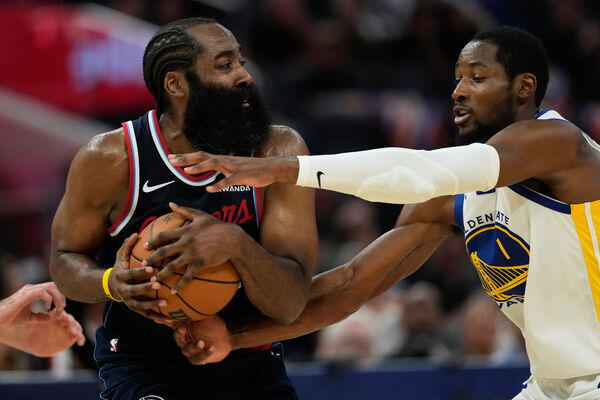 库明加开局5战锁定勇士固定先发，科尔肯定：传球与判断进步