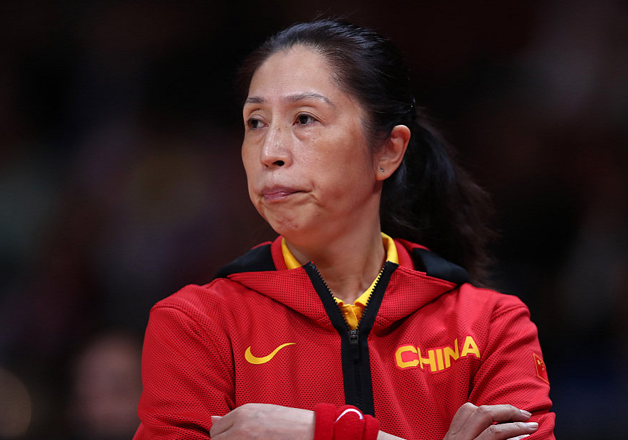 57-79!中国女篮22分惨败,李梦11中2,郑薇下课吧