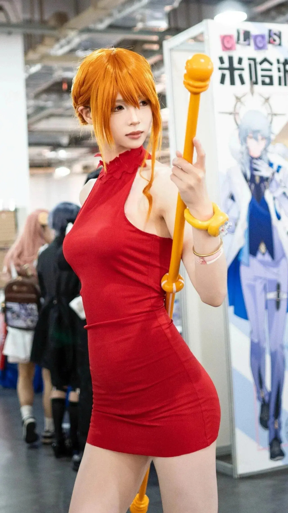 海贼王cos:娜美神还原,红色连衣短裙太美,大长腿堪比女帝