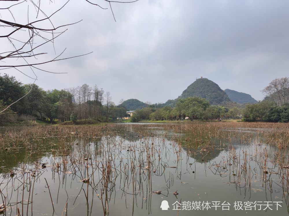 柳州都乐公园,有山有水有洞有庙面积超大,可惜登山路被封