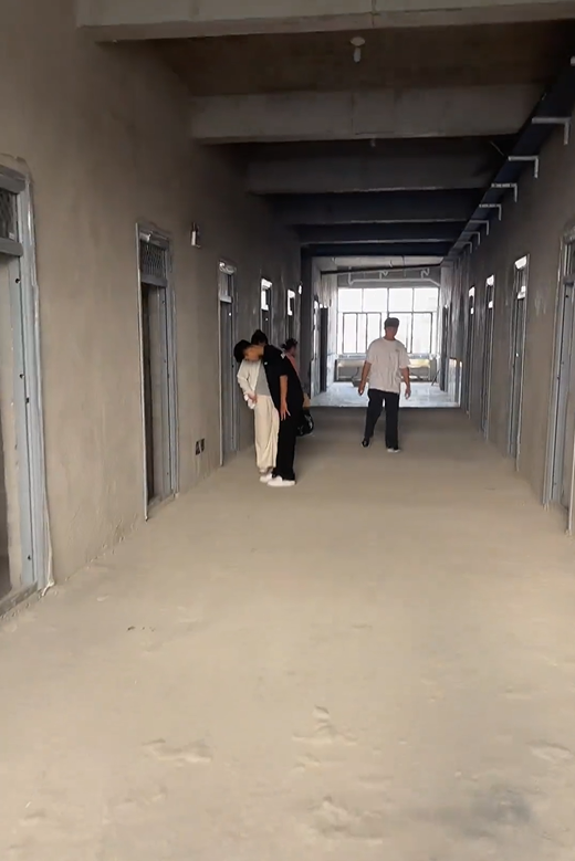 周口郸城一高中宿舍为毛坯房,校长称寒假装修"学生只能克服一下"