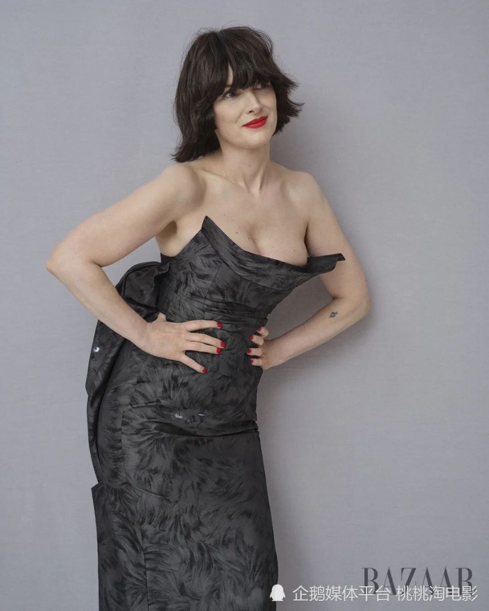 薇诺娜·瑞德美版"芭莎"封面大片,《阴间大法师2》怪女孩归来