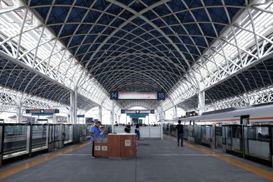 设置张槎站,顺德北站,北滘西站,陈村站,止于位于广州南站的城际番禺站