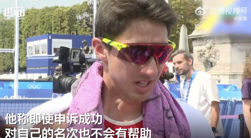 遗憾！中国香港铁人三项选手伍泰龙被对手扯烂衣服退赛_腾讯新闻