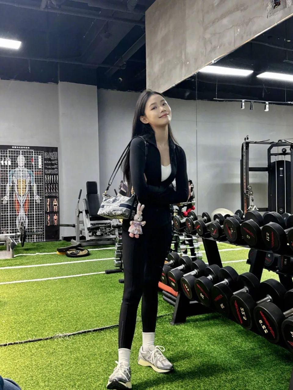 像林允,bella这样穿,运动更有动力?_腾讯新闻