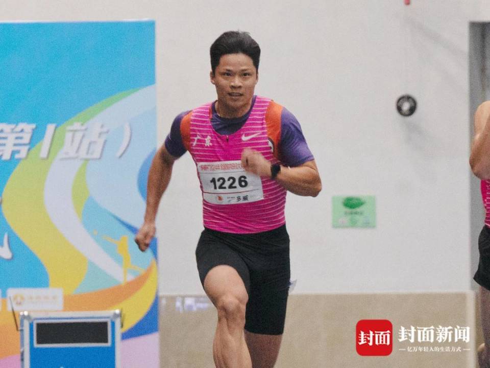 2021赛季,苏炳添在成都跑出6秒49的成绩,创造赛季亚洲室内男子60米最