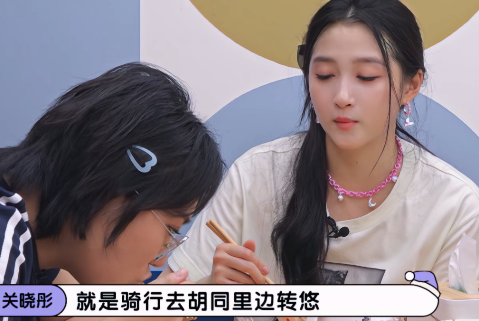 恋爱7年,关晓彤首聊和鹿晗的相处模式,感叹:我们生活挺简单的_腾讯