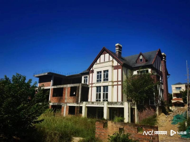 惠州别墅违建追踪:佳兆业东江新城别墅,物管称已立案4宗_腾讯新闻