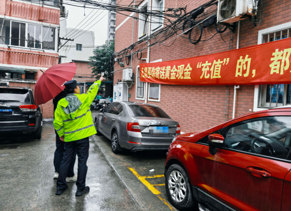 排查安全隐患，静安警方防范台风“蔷琵”_腾讯新闻