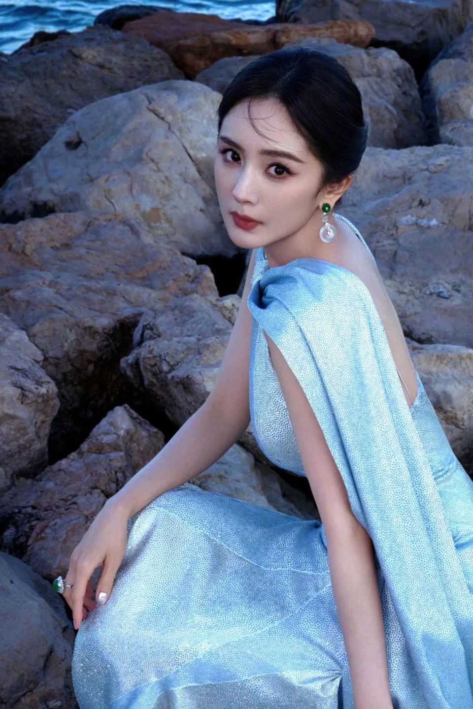 杨幂带火的这件同款,谁都可以试试看