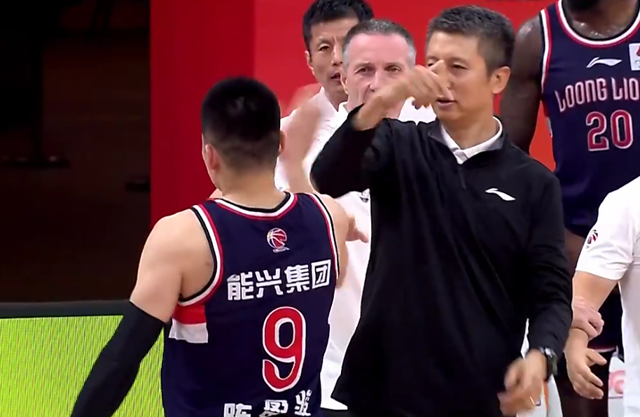 广州大胜山东17分来看赛后郭士强王晗和崔永熙说了什么