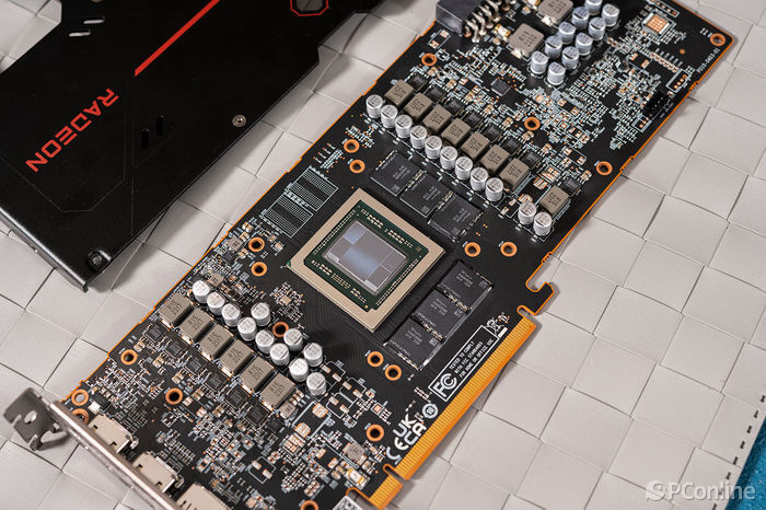 蓝宝石RX 7700 XT 12G D6白金版评测：性能出众，7迹再现！_腾讯新闻
