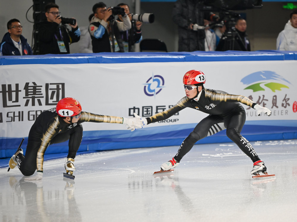 短道速滑男子比赛图片