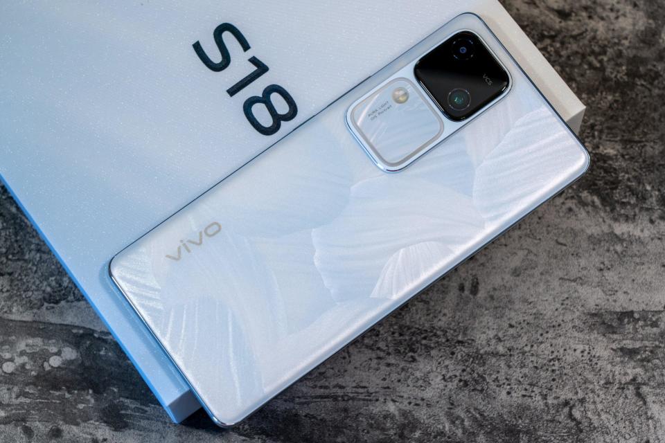 论颜值还有比vivo s18更能打的吗?花似锦配色开箱实拍