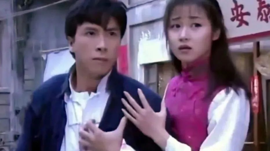 爱过令狐冲,甩过甄子丹,相识7天闪婚,54岁张弛有度如马伊琍