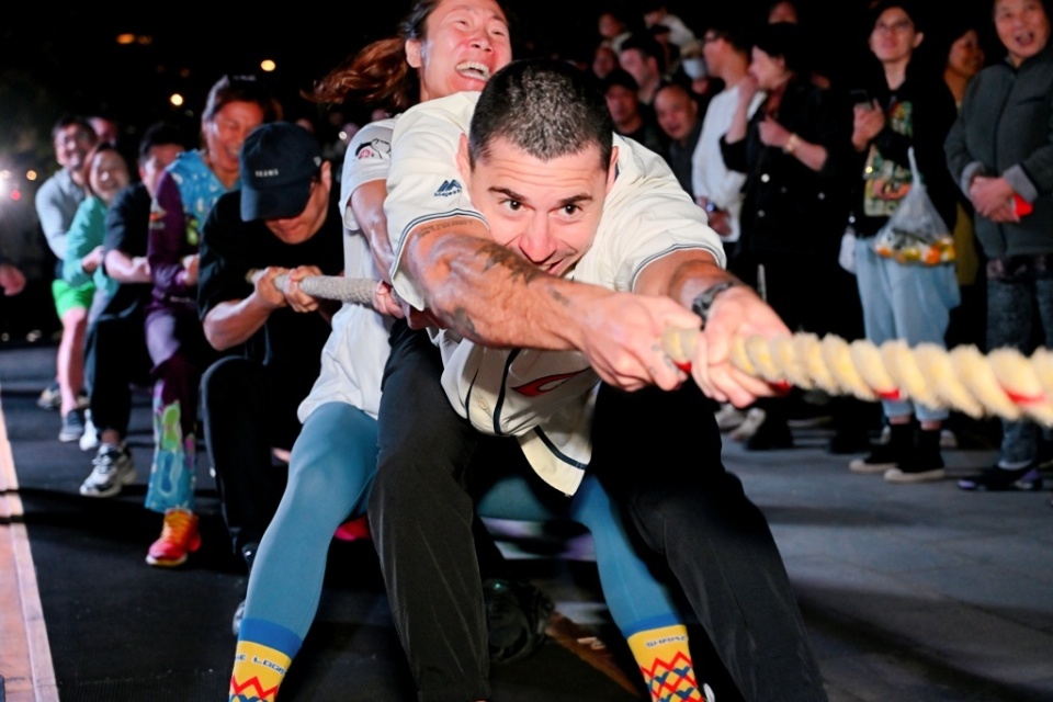 夜拔苏河，潮聚静安！城市水岸拔河赛传递城市生活新理念