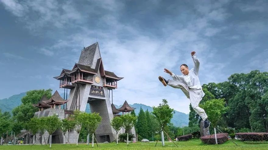 这些流派各有特色,最为代表性的有"青城派""绿林派""黄林派"等.