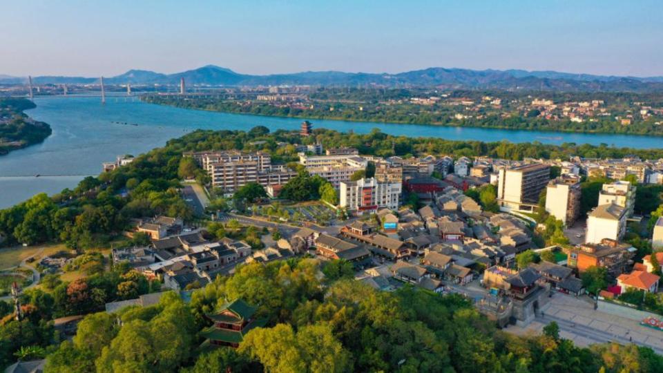 江西赣州:古今交融郁孤台