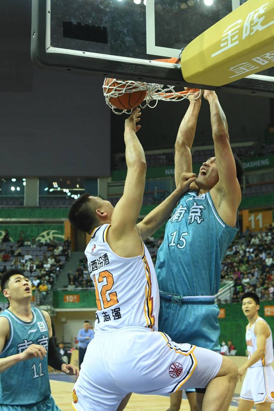 王岚嵚准绝杀南京同曦逆转山西保住季后赛最后希望